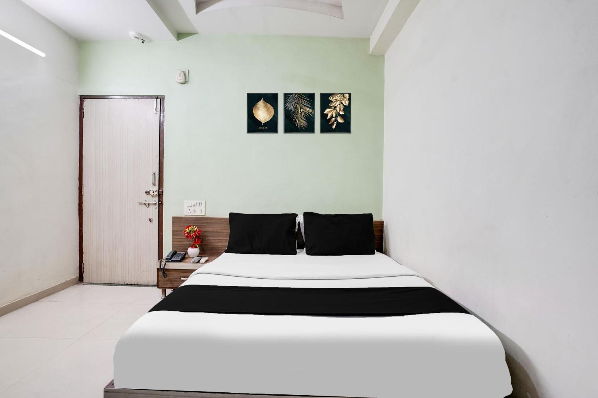 אחמדאבאד Hotel O Vanya Palace מראה חיצוני תמונה