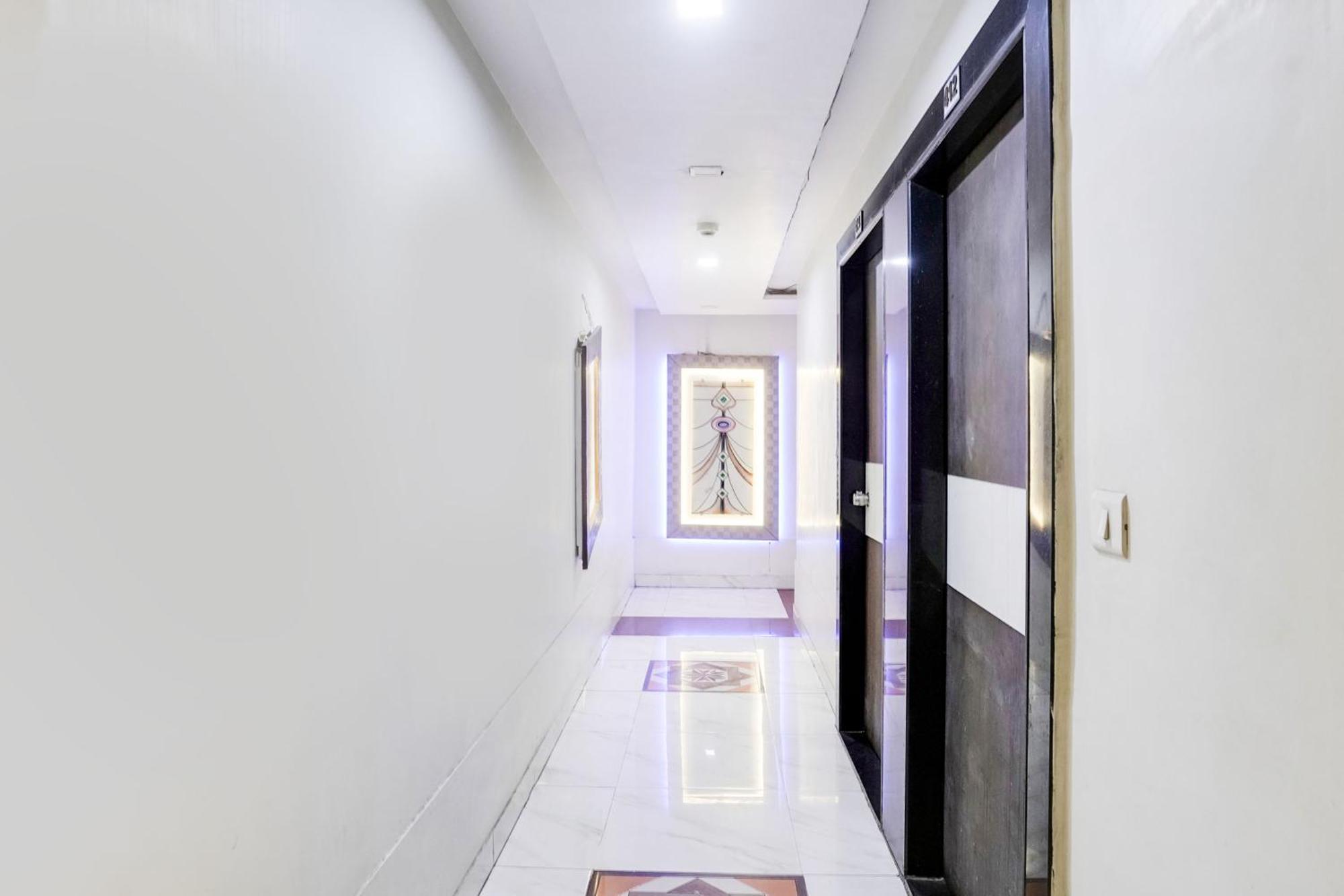 אחמדאבאד Hotel O Vanya Palace מראה חיצוני תמונה
