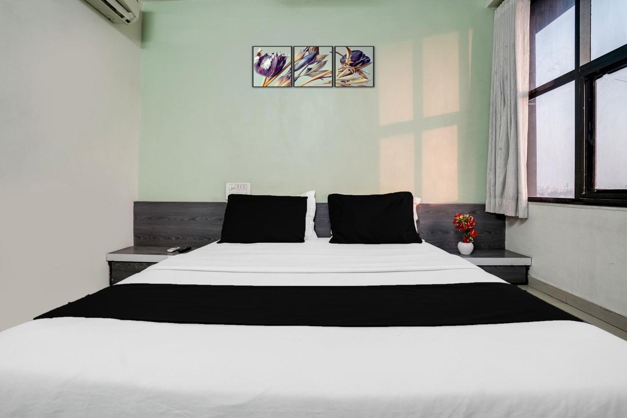 אחמדאבאד Hotel O Vanya Palace מראה חיצוני תמונה