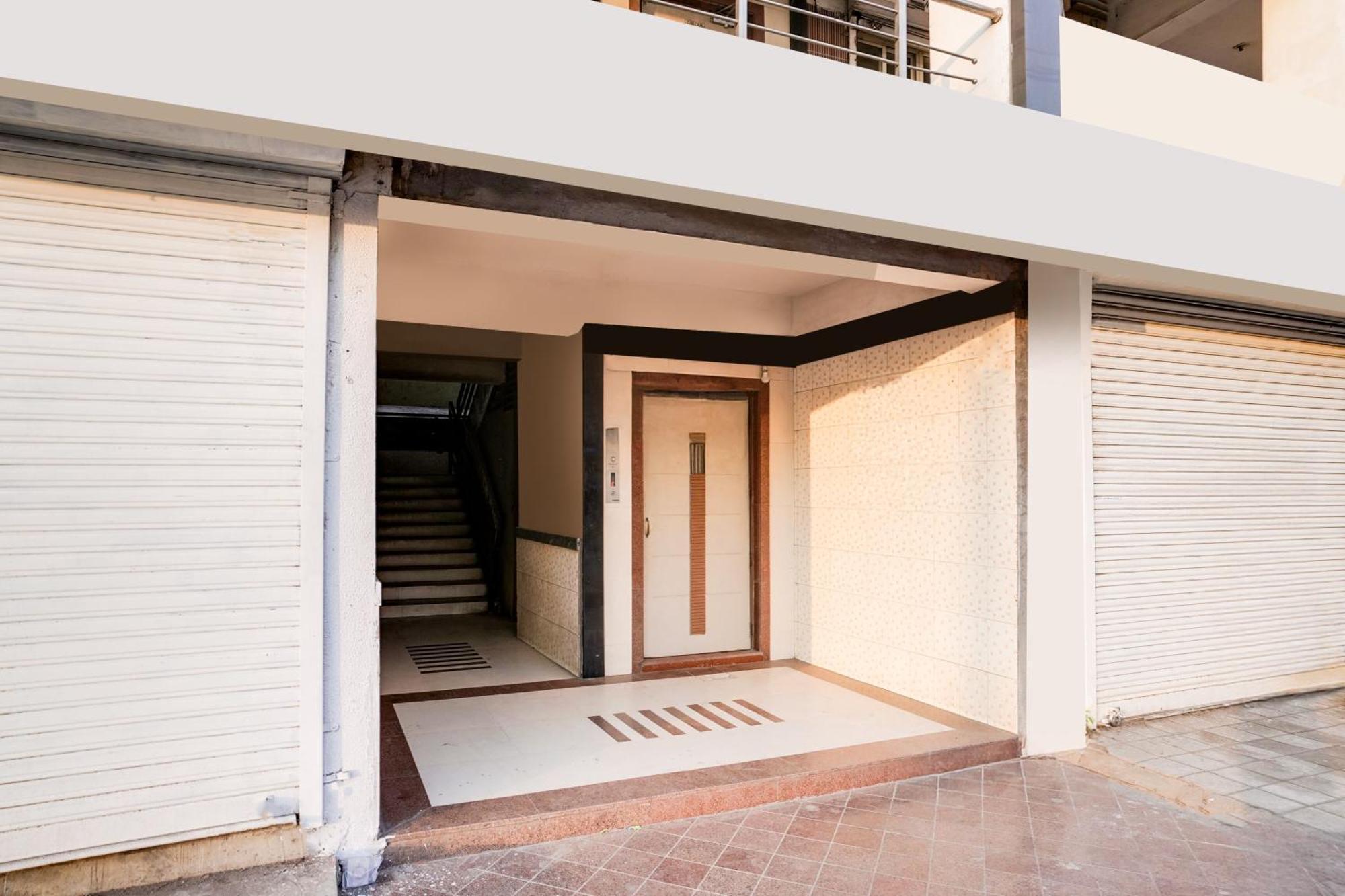 אחמדאבאד Hotel O Vanya Palace מראה חיצוני תמונה