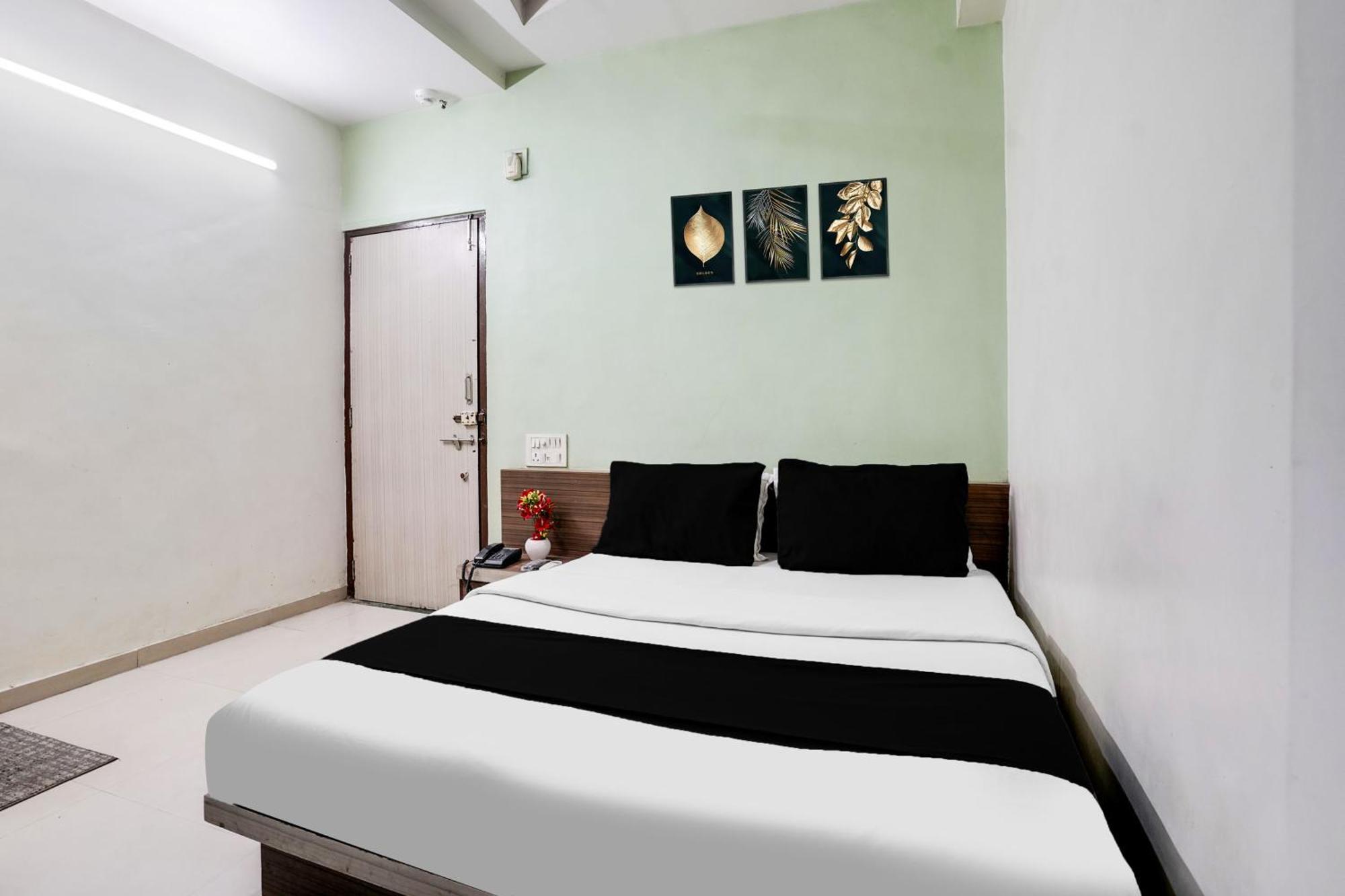 אחמדאבאד Hotel O Vanya Palace מראה חיצוני תמונה