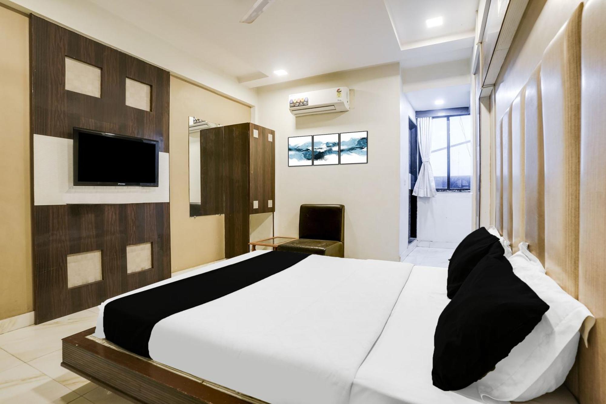 אחמדאבאד Hotel O Vanya Palace מראה חיצוני תמונה
