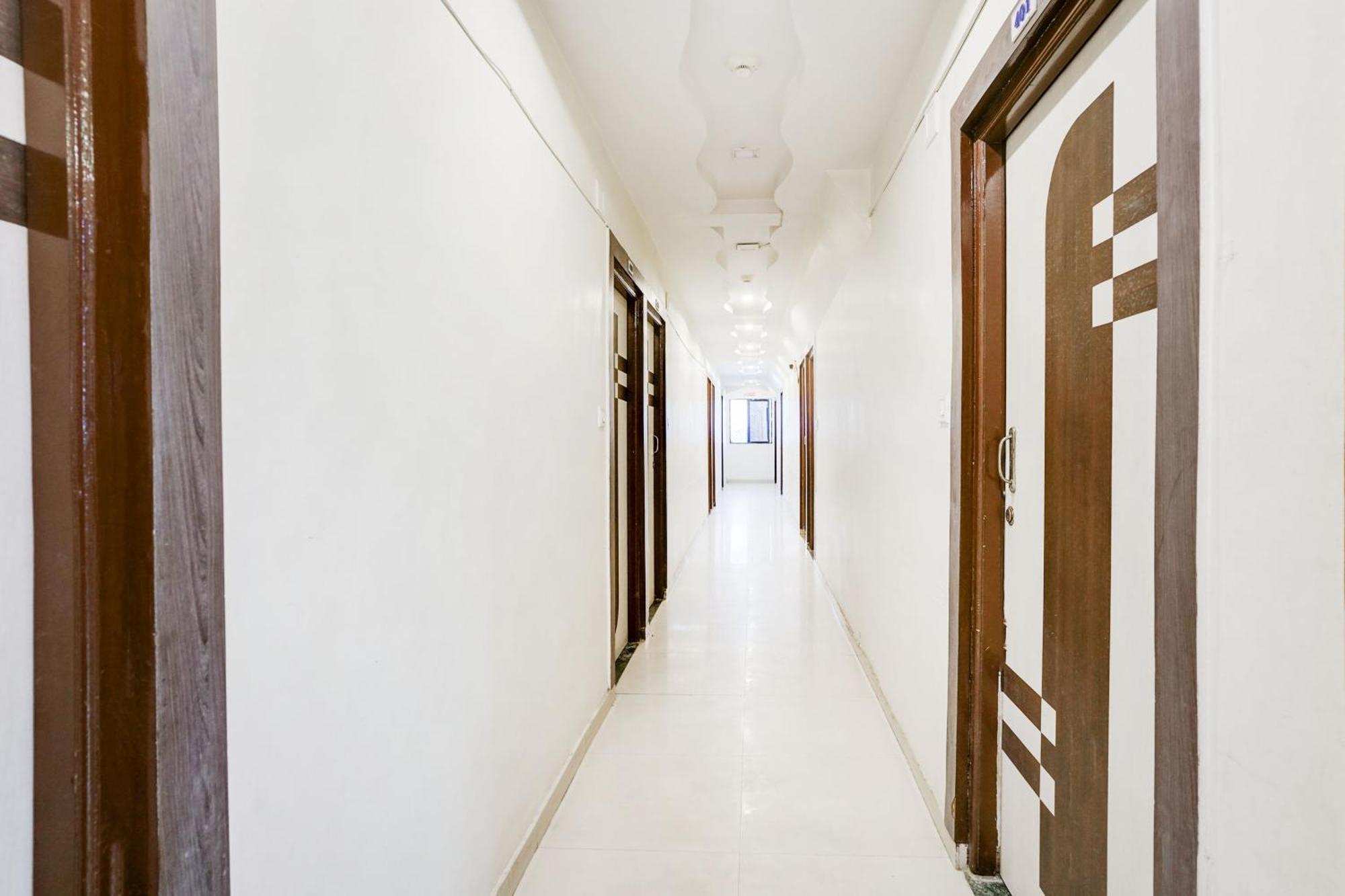 אחמדאבאד Hotel O Vanya Palace מראה חיצוני תמונה