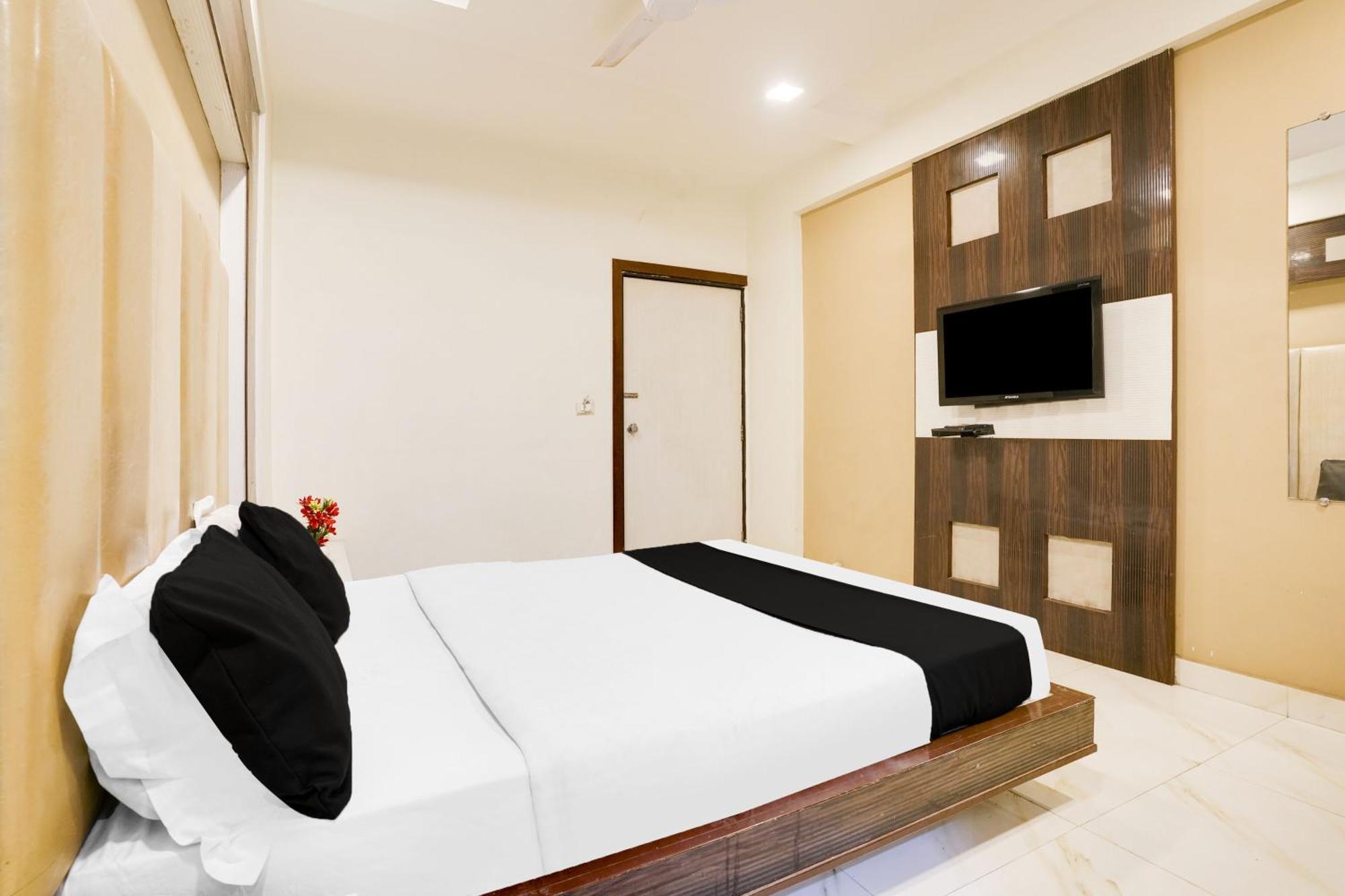 אחמדאבאד Hotel O Vanya Palace מראה חיצוני תמונה