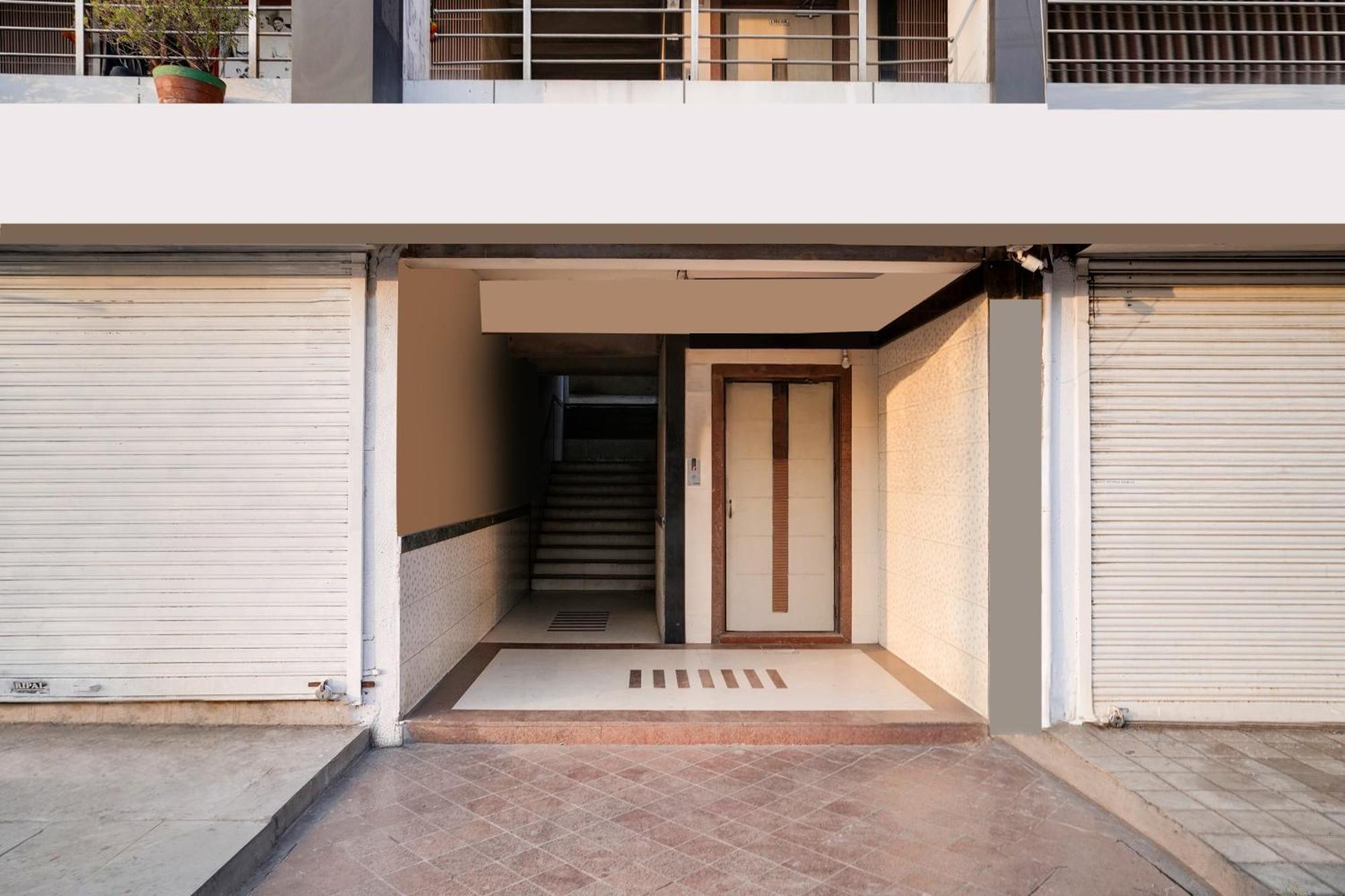 אחמדאבאד Hotel O Vanya Palace מראה חיצוני תמונה