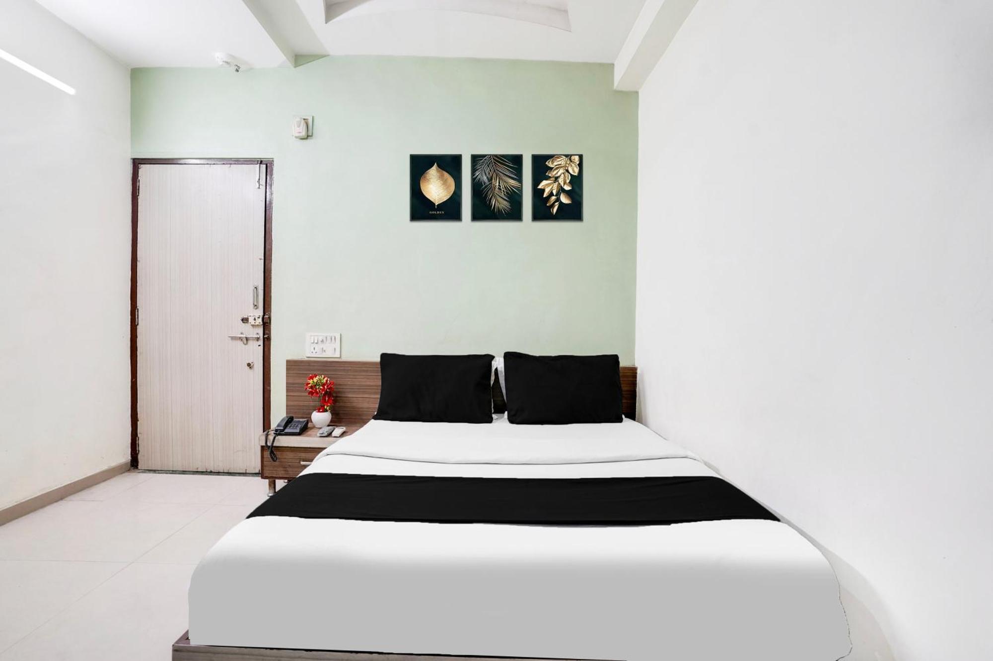 אחמדאבאד Hotel O Vanya Palace מראה חיצוני תמונה