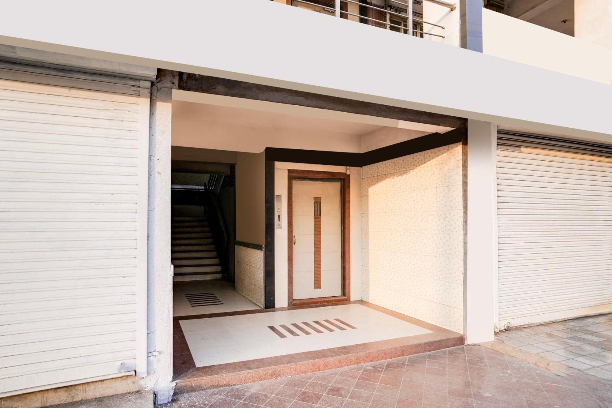 אחמדאבאד Hotel O Vanya Palace מראה חיצוני תמונה